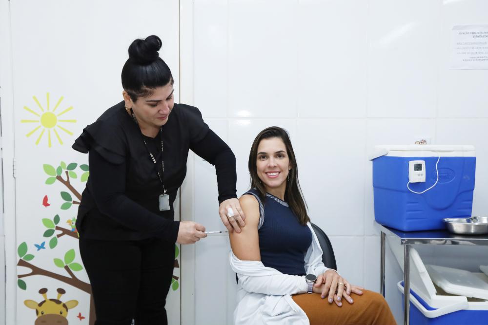 GDF inicia vacinação contra dengue para profissionais de saúde que atuam em linha de frente